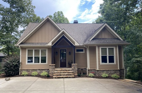 Shelter Cove House | Located on beautiful Lake Keowee