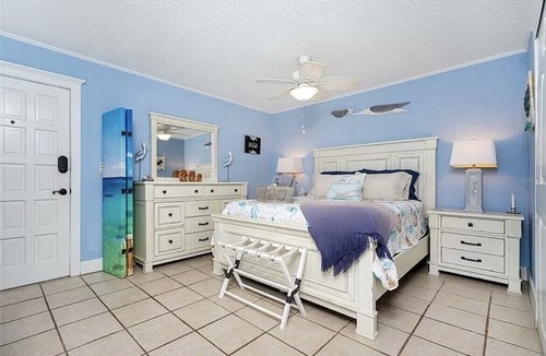 Englewood Condo | Location can’t be beat! Sit back, relax and enjoy the view !
