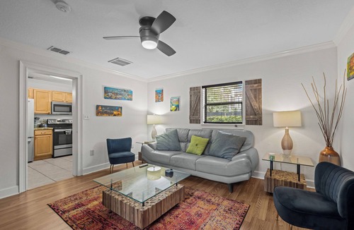Winter Park House | LOCATION! COZY COMFORT 2 BLOCKS FROM PARK AVE W POOL, HOT TUB AND GRILL STATION!