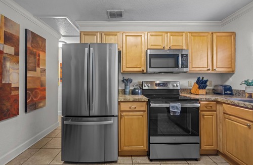 Winter Park House | LOCATION! COZY COMFORT 2 BLOCKS FROM PARK AVE W POOL, HOT TUB AND GRILL STATION!