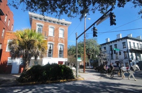 Historic District - North House | Location, Location! 2BR/2BA in Center of Downtown