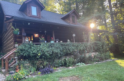 Horse Shoe Cabin | Log Cabin Mountain Retreat, 2-bedroom cabin in Mills River North Carolina