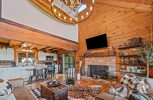 Ranger Cabin | Long-range mountain views, wraparound deck, stunning decor, hot tub, star gazing