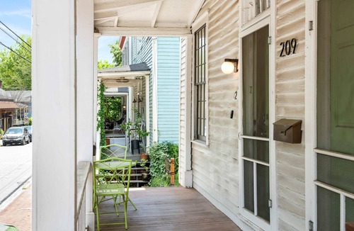 Cabbagetown Apartment | Looking Glass