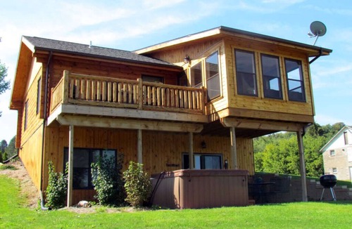 Dubuque Cabin | Lorelei Cabins: 'Not just a place, but an experience!' The Aster