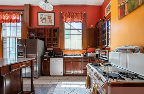 Milan Apartment | Louis Armstrong Suite in Lower Garden District
