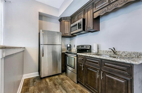 Navarre Apartment | Lovely 1BR next to City Park by Hosteeva