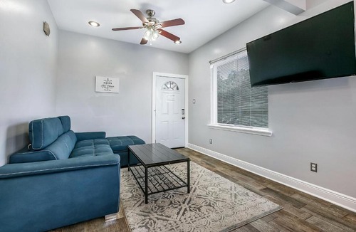 Navarre Apartment | Lovely 3BR next to City Park