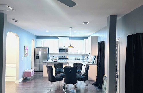 Conyers House | Lovely 4 Bedroom, 3 Bath Oasis Near major Shops & Stores!