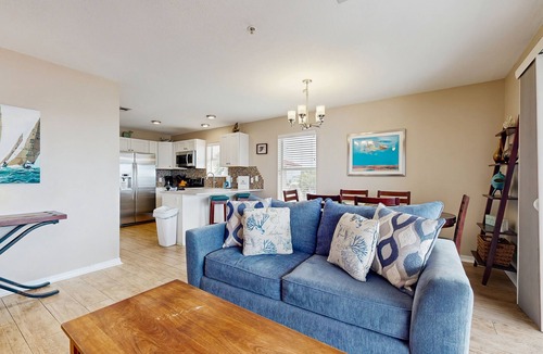 Navarre Beach Condo | Lovely Condo with Sunset Views & Shared Pool Access, Snowbirds Welcome