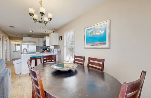Navarre Beach Condo | Lovely Condo with Sunset Views & Shared Pool Access, Snowbirds Welcome