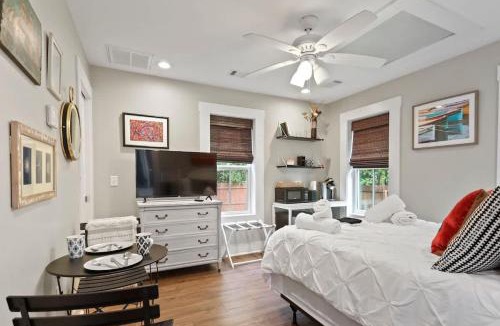 Isle of Hope Historic District House | Lovely Isle of Hope Coastal Studio near Wormsloe
