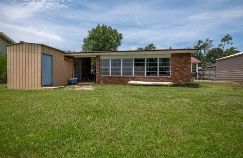 Donalsonville Cabin | Lovely Lakefront Cabin located on Lake Seminole