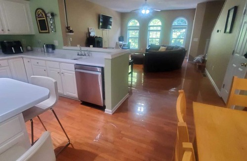Milton House | Lovely Townhouse in Alpharetta