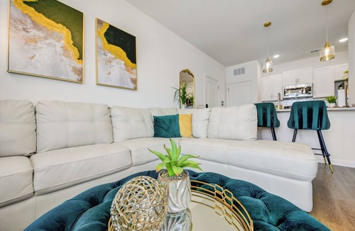 Northside Apartment | Lush Emerald Nr JAX INT Airport & Shopping