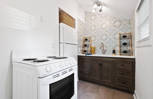 Northwood Shores Cottage | Lush Tropical Sanctuary in Historic Northwood ,WPB!