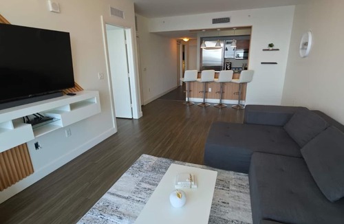 Edgewood Apartment | Lux in White 2BR, Balcony, Pool & Bay View