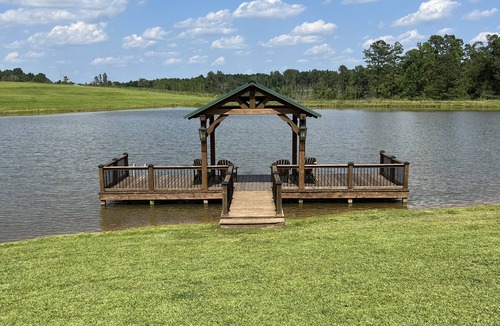 Philadelphia Cabin | Luxe cabin minutes away from Marty Stuart's Congress of Country Music