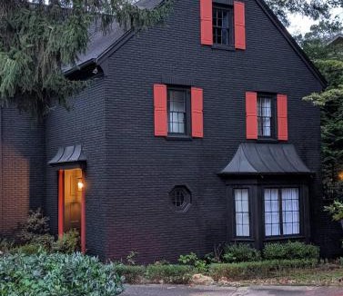 Buckhead House | Luxe, Cozy, Buckhead 4BD35, private Sleeps 8,