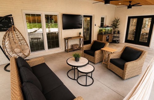Lawrenceville House | Luxe Group Getaway, Patio & 14 Guests