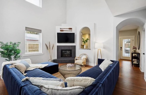Thunderbolt House | Luxe Modern Home Private Hot Tub