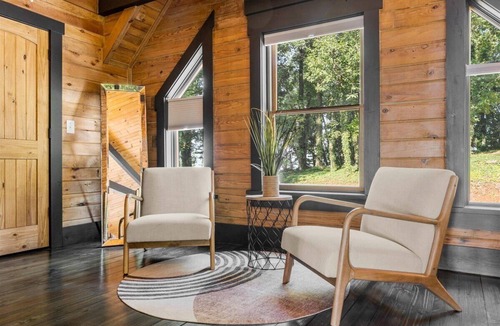 Greenville Cabin | Luxe Mountain getaway only 15 minutes from the city!
