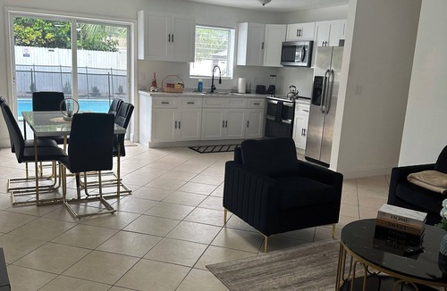West Hollywood House | Luxery house/pool/near airport/hard rock casino hotel/downtown Hollywood/beach