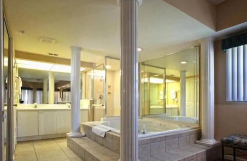 Downtown Orlando Resort | Luxurious 2 Bedroom Beautiful condo Orlando FL, Mins from Disney