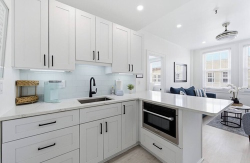 Palm Beach Apartment | Luxurious 2BR Retreat on Palm Beach Island