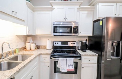 Oxford Condo | Luxurious condo minutes from Ole Miss & the Square