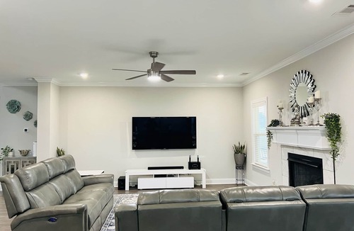 Evans House | Luxurious Farmhouse in Evans 15 mins from Masters only 7 miles