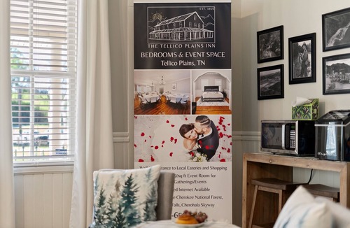 Tellico Plains Hotel | Luxurious Inn Next to the Mountains and the River, The Cole Room 9B