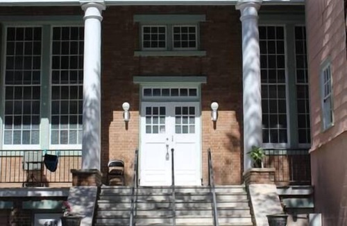 Algiers Point House | Luxurious Loft In Historic Building