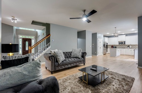 Southwestern House | Luxurious Mini Mansion