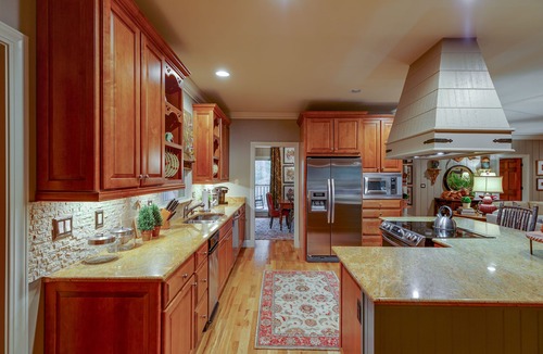 Sapphire House | Luxurious Mountain Escape - Crisp Mountain Air Beckons.