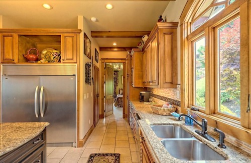 Young Harris House | Luxurious Sanctuary Summit By Chatuge Home Concierge | Incredible Mountain & Lake Chatuge Views | Sleeps 19 | 6BR Retreat, fire pit, ping pong