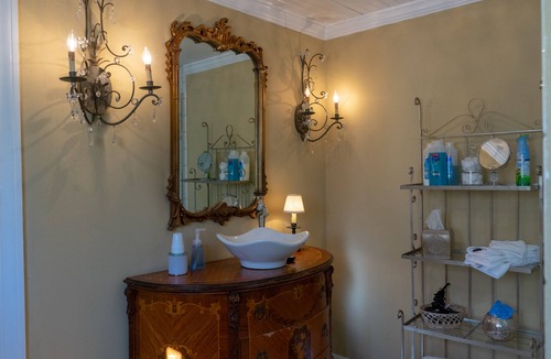 Bardstown Hotel | Luxurious Suite w/Garden on Court Square Downtown