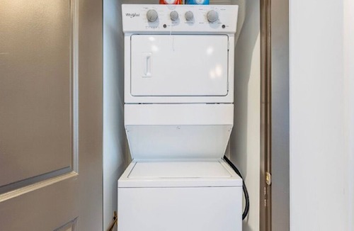 Downtown Apartment | Luxurious Unit★ Med Dist.★/Downtown★/Gated/ Pool-View★