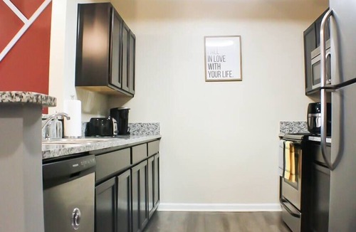 Fall Creek Place Apartment | Luxury 2bd/2ba Apt 5 min to DWTN l Garage l Gym