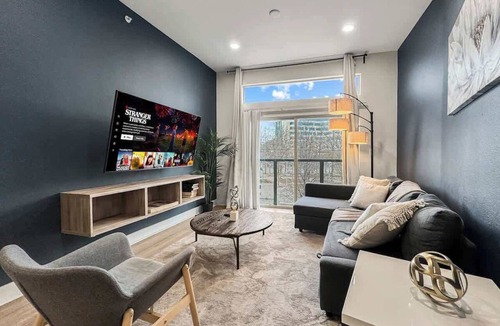 Deep Ellum Apartment | Luxury 2BD | Deep Ellum | Parking | Pool+Gym