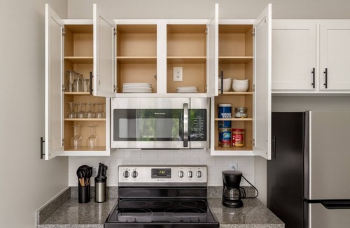 Glen Iris Apartment | Luxury 2BR Condo | Steps from UAB Campus 56