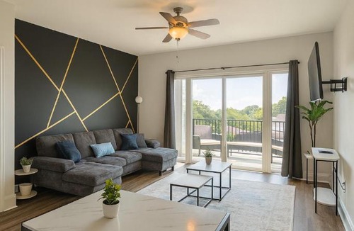 Glen Iris Apartment | Luxury 2BR Condo Steps from UAB Campus 4th