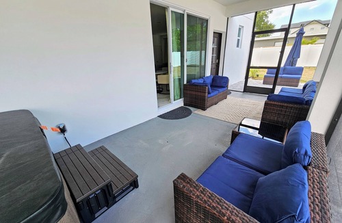 College Park House | LUXURY 5/4 w Jacuzzi tub Winter Park/CP Orlando Gem