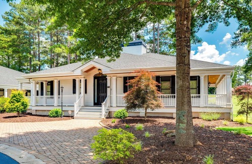 Tigerville Cottage | Luxury 6-bedroom cottage with golf course view in charming Travelers Rest