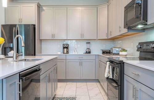 Kissimmee House | Luxury 6BR Resort Home - Near Disney - Pool, Hot Tub & BBQ!