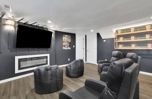 Buckhead House | Luxury 7BR Buckhead Oasis wPool,GameRoom&Firepit