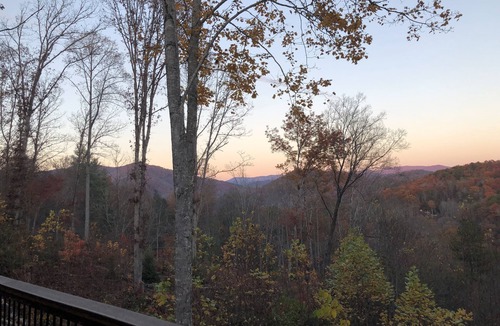 Cherokee Cabin | Luxury Cabin, Casino, Ski, Snow Tube, Golf, Hike, Fish, Hot Tub, Fire Pit, Train