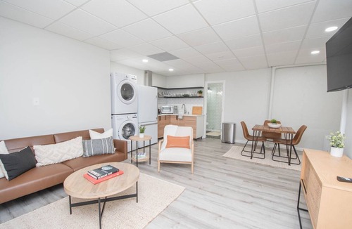 Peachtree City Apartment | Luxury Centrally-Located 1BR/1BA Basement Apartment with Gym and W/D in Unit