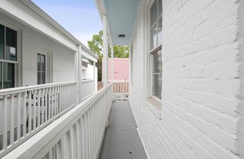 Lower Garden District Condo | Luxury Condo 1 Bed 1.5 Bath Block off Magazine