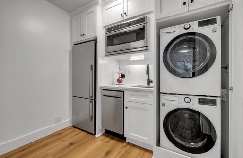 College Town Condo | Luxury Condo by Stadium — Unbeatable Location! 2 minute walk to stadium!
